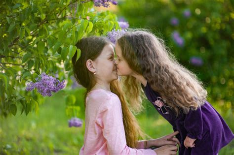 step sisters kissing